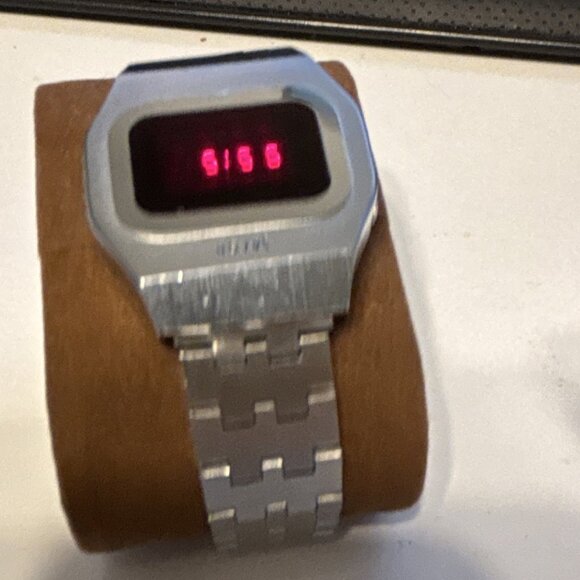 Novus LED Digital Watch. RARE! VINTAGE! - Picture 8 of 9